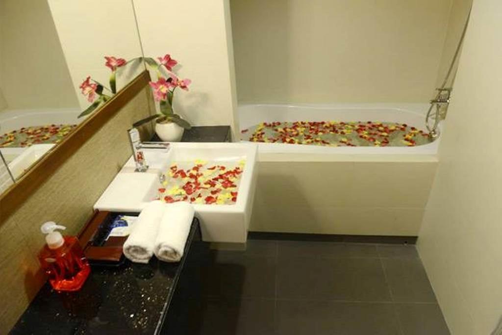 Green Paradise Hotel ヤンゴン エクステリア 写真